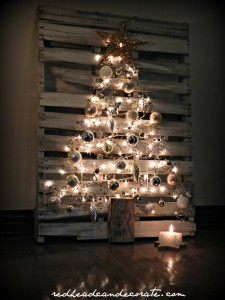 DIY-Pallet-Christmas-Tree-w-easy-steps-and-no-wood-removal-howne.com_