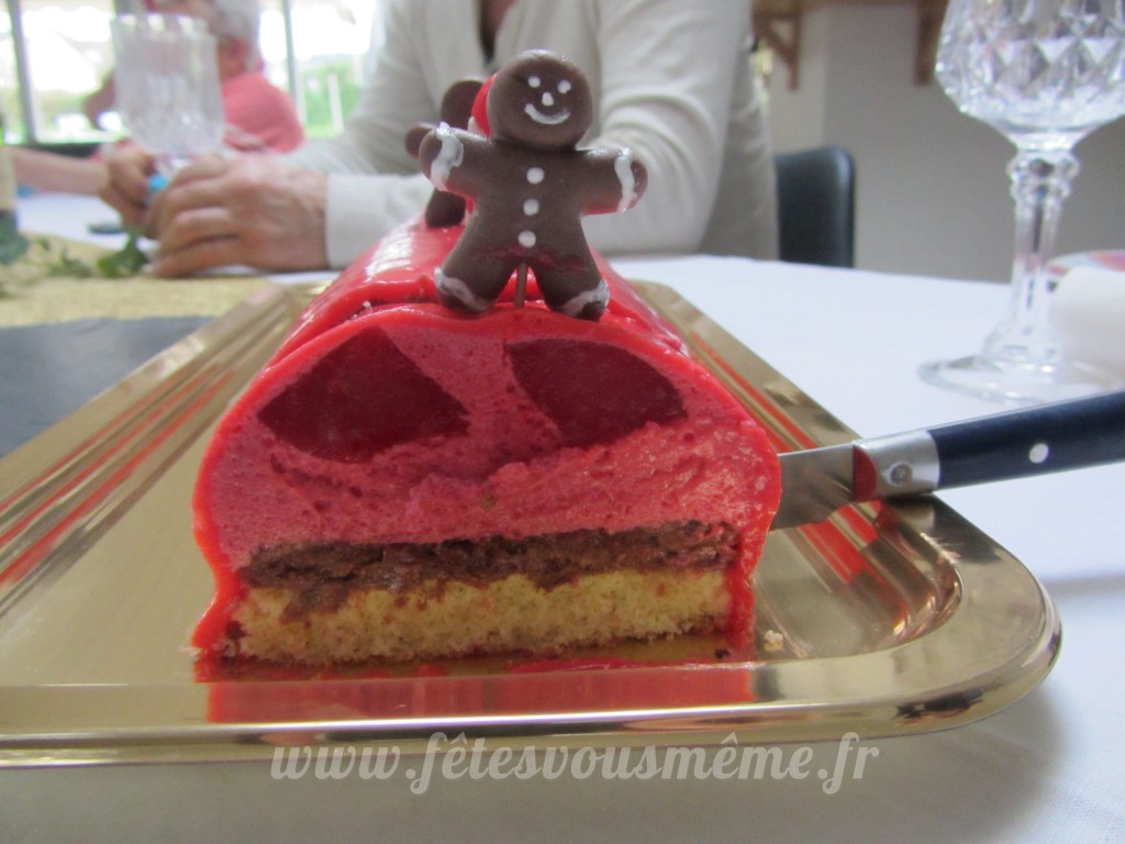 Bûche de Noël coupée - Fêtes vous même