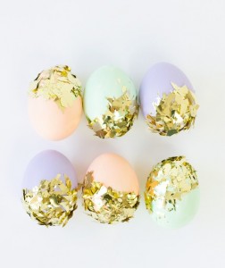 Oeufs peints paillettes