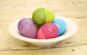 decoration-œufs-de-Pâques-paillettes-brillantes