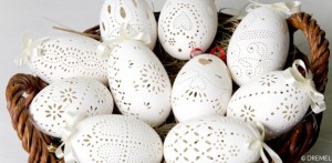 décorer des oeufs dentelle