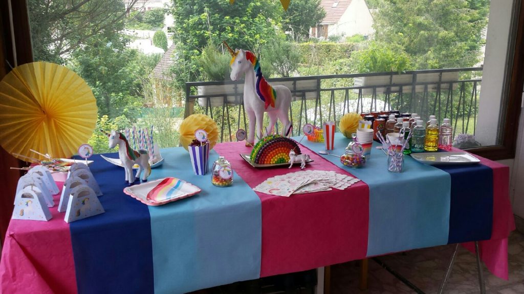 Table Licorne Arc en ciel