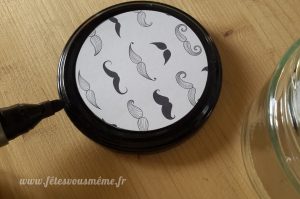 Mousse à Raser Moustache - Etape 4 - Fêtes vous même