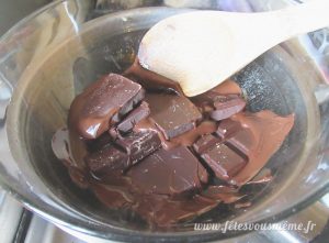 Chocolat au bain marie - Gâteau Moustache - Fêtes vous même
