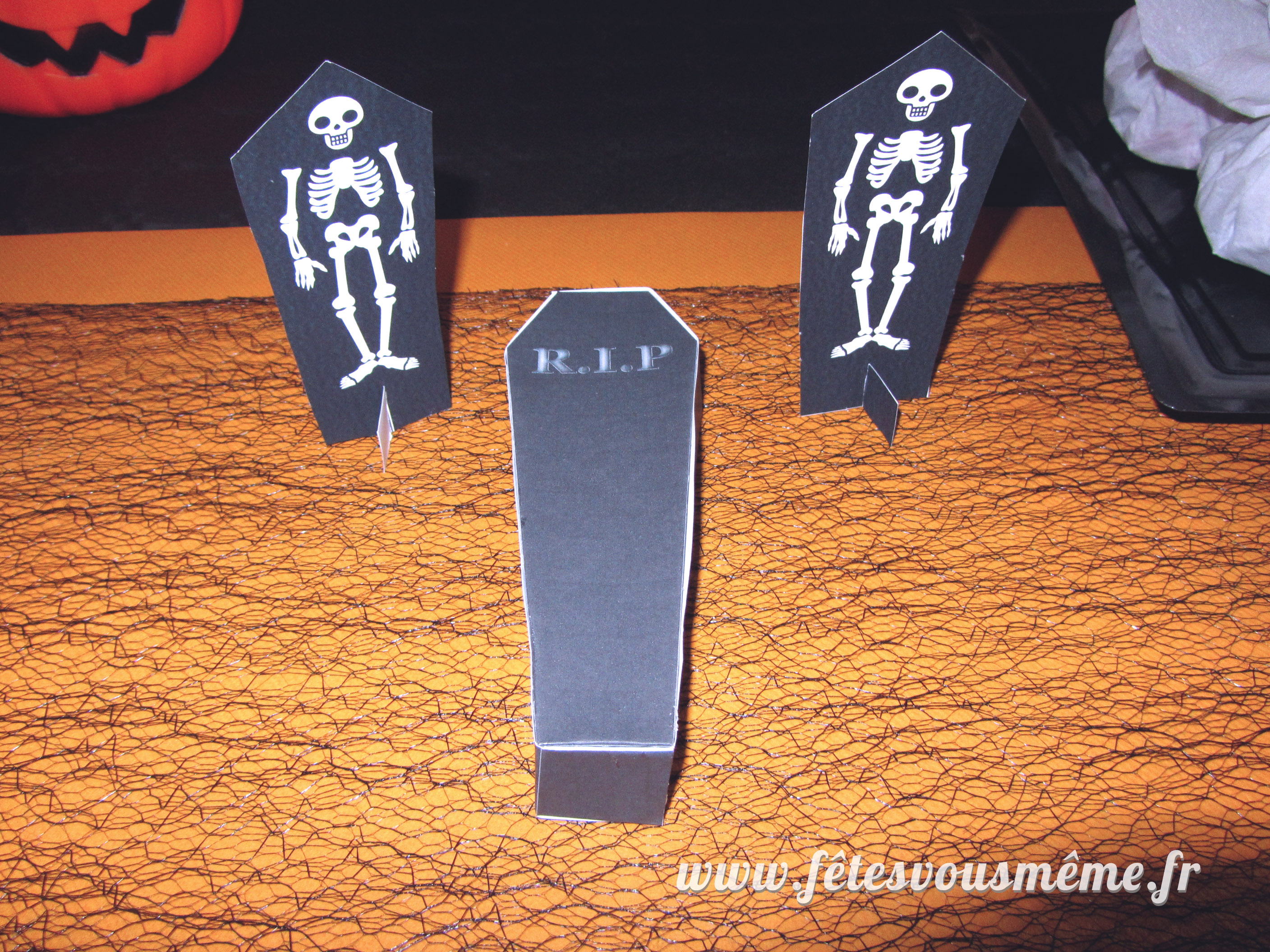 Ballon Cercueil Halloween Alu avec Base 120 cm pour décoration
