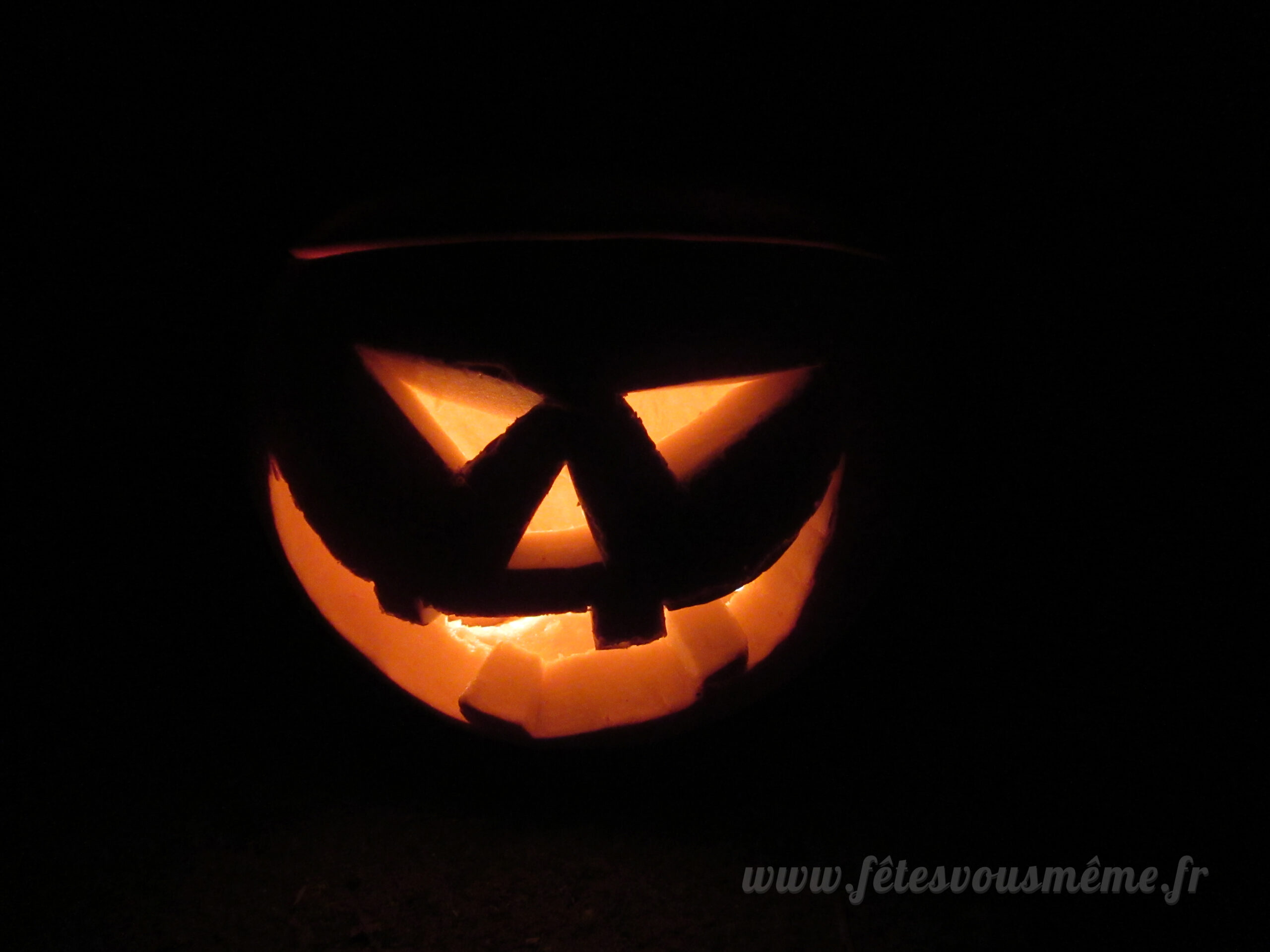 Citrouille d'Halloween illuminée nuit - Fêtes vous même