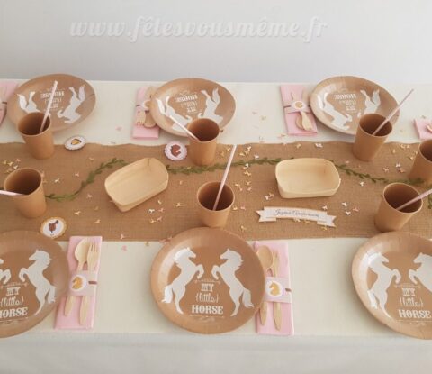 Table gouter PoneyClub table goûter anniversaire poney club